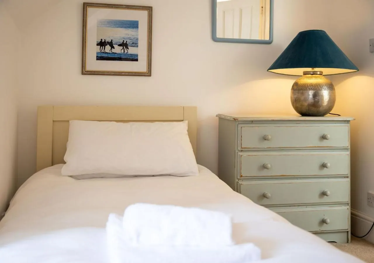 Kennford - Centrally Located Town House Salcombe