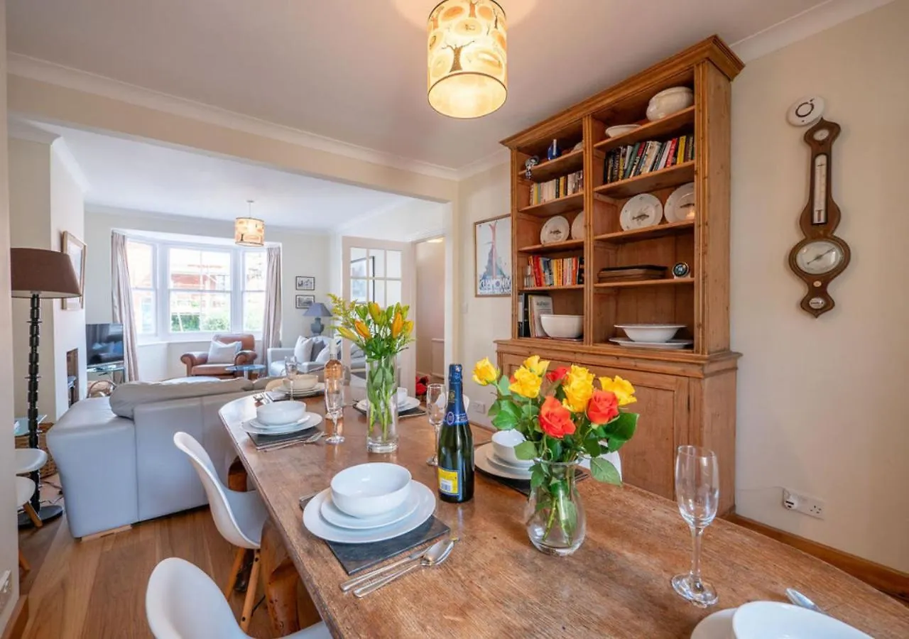 Kennford - Centrally Located Town House * Salcombe
