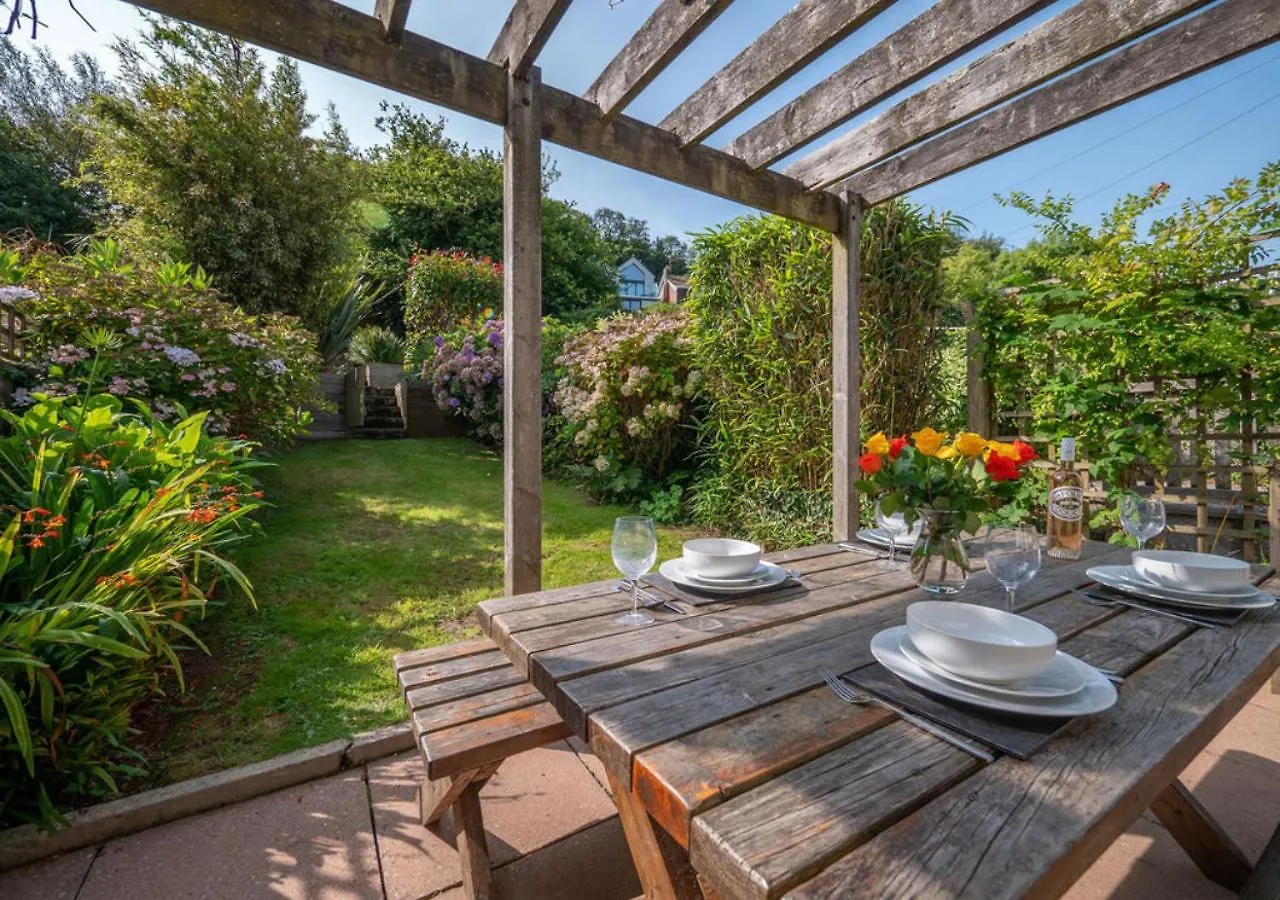 Kennford - Centrally Located Town House * Salcombe
