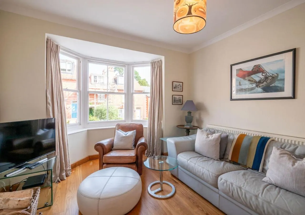 Kennford - Centrally Located Town House *