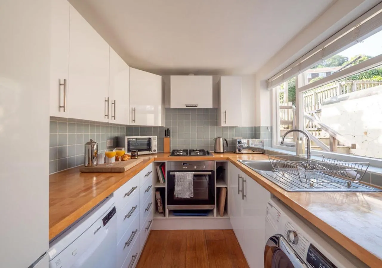 Kennford - Centrally Located Town House