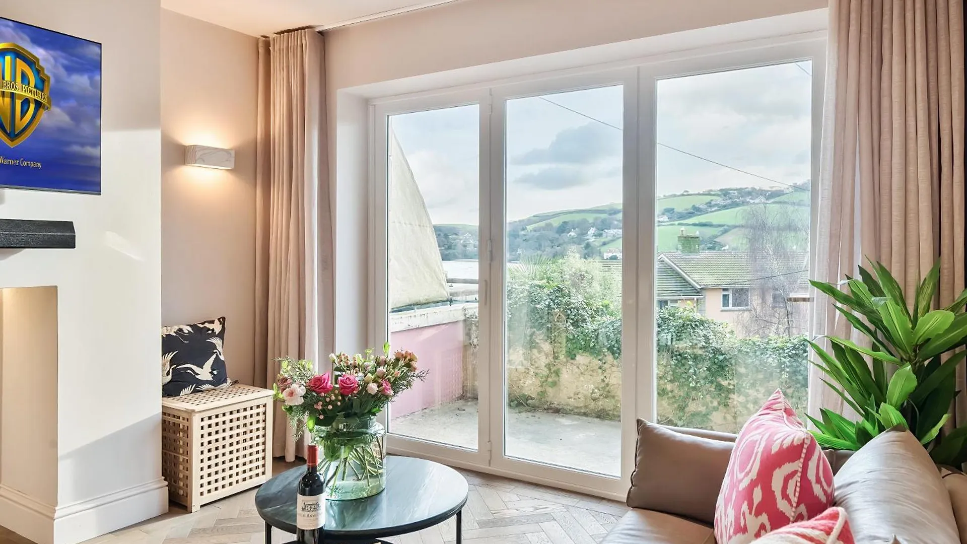 Knots Landing, Apartment Salcombe