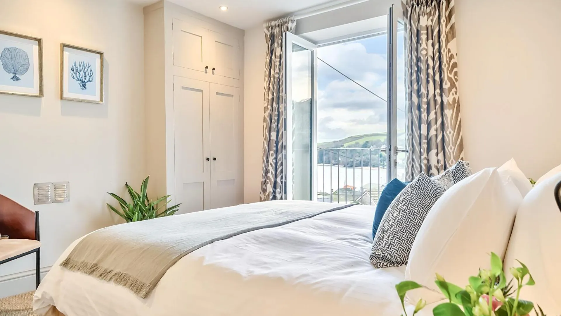 Knots Landing, Salcombe