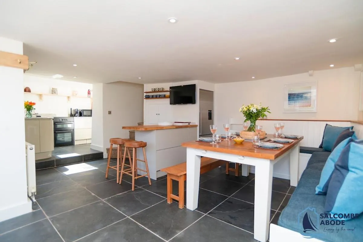 Mudlark - Boutique Style Coastal Gem Holiday home *