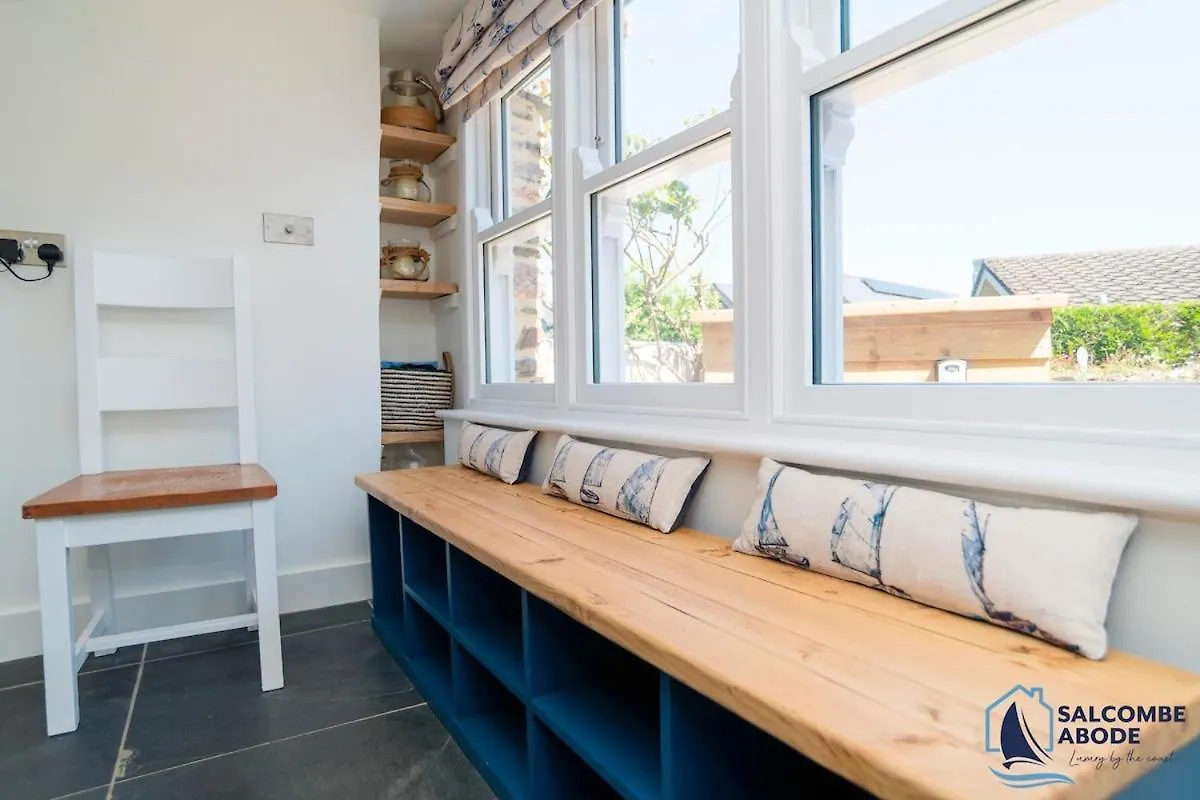 Mudlark - Boutique Style Coastal Gem