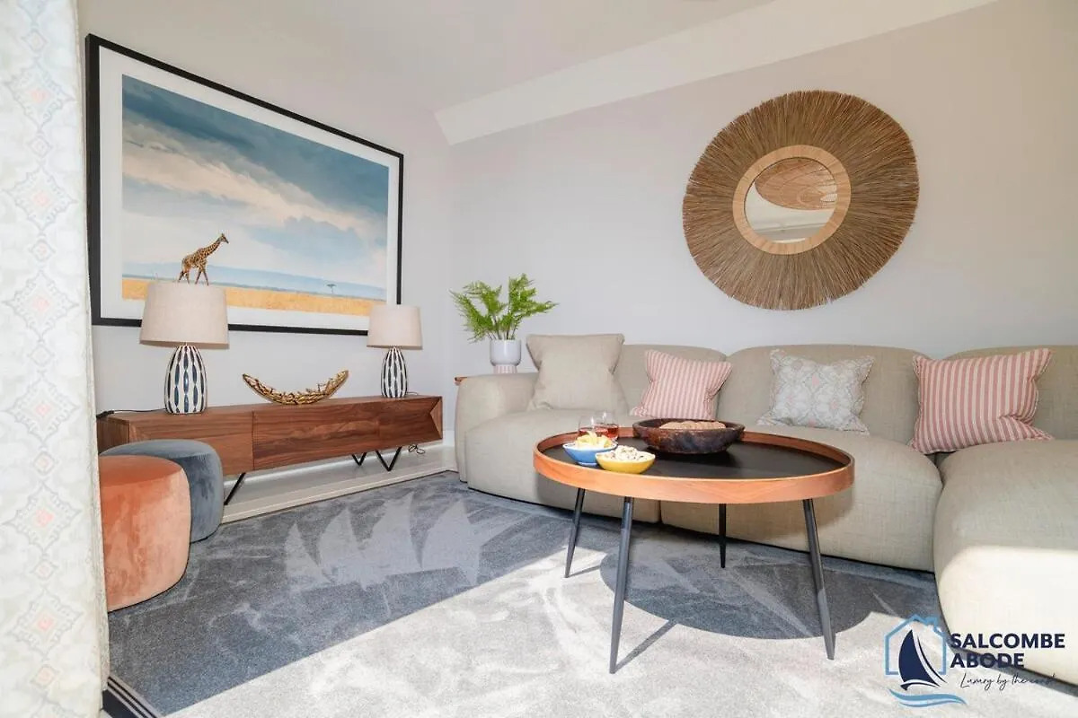 Mudlark - Boutique Style Coastal Gem *