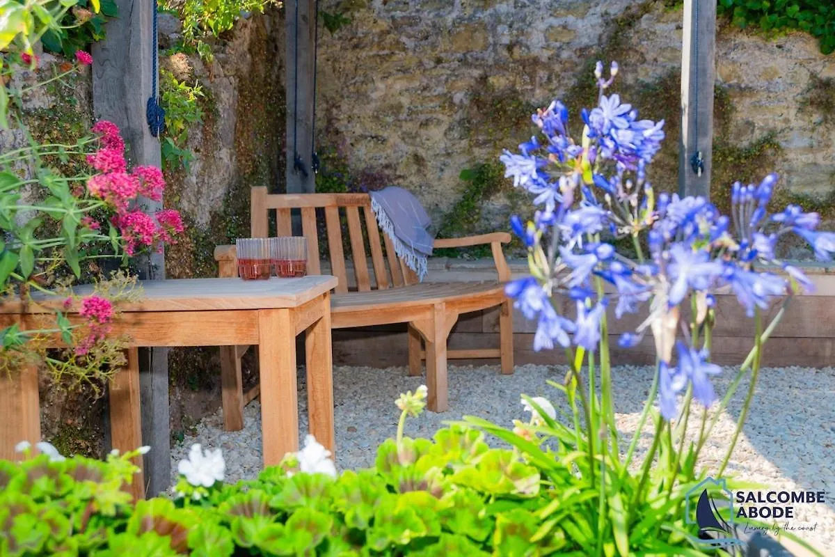 Mudlark - Boutique Style Coastal Gem * Salcombe