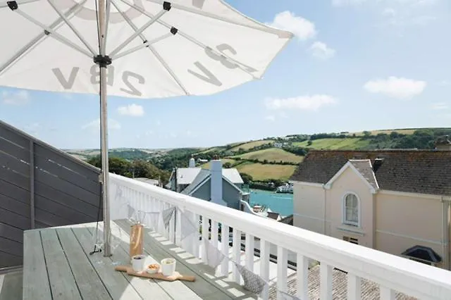 View - Stylish Stay, Estuary Views & Luxury Access