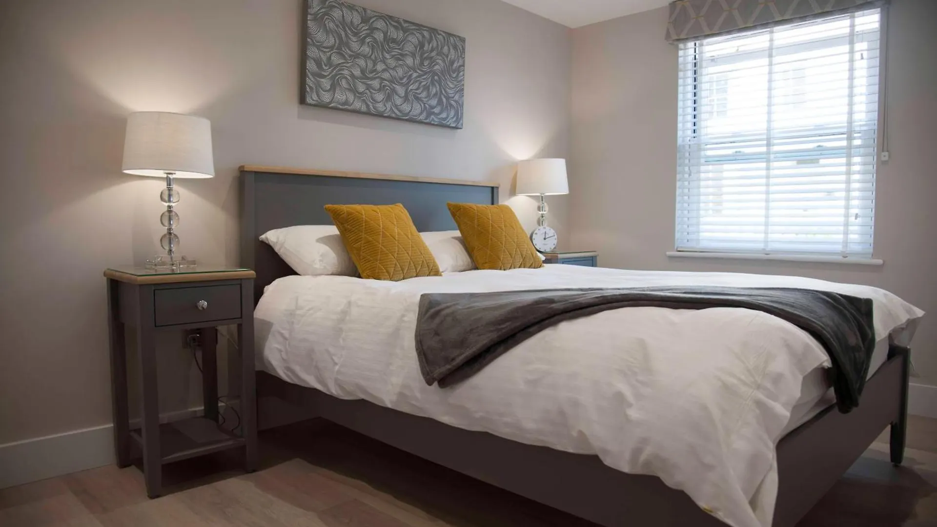 View - Stylish Stay, Estuary Views & Luxury Access Apartment