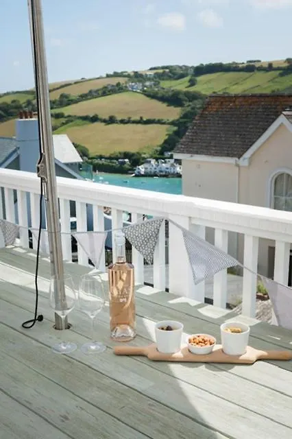 View - Stylish Stay, Estuary Views & Luxury Access *