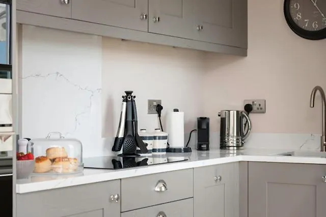View - Stylish Stay, Estuary Views & Luxury Access Salcombe