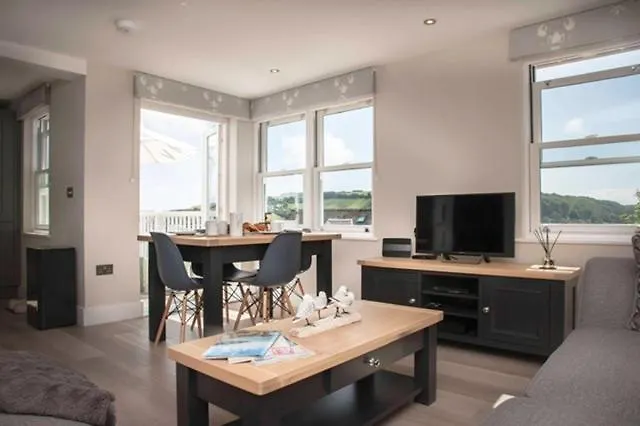View - Stylish Stay, Estuary Views & Luxury Access * Salcombe