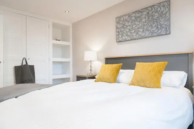 Apartment View - Stylish Stay, Estuary Views & Luxury Access