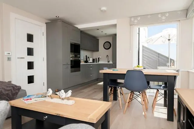 View - Stylish Stay, Estuary Views & Luxury Access Salcombe