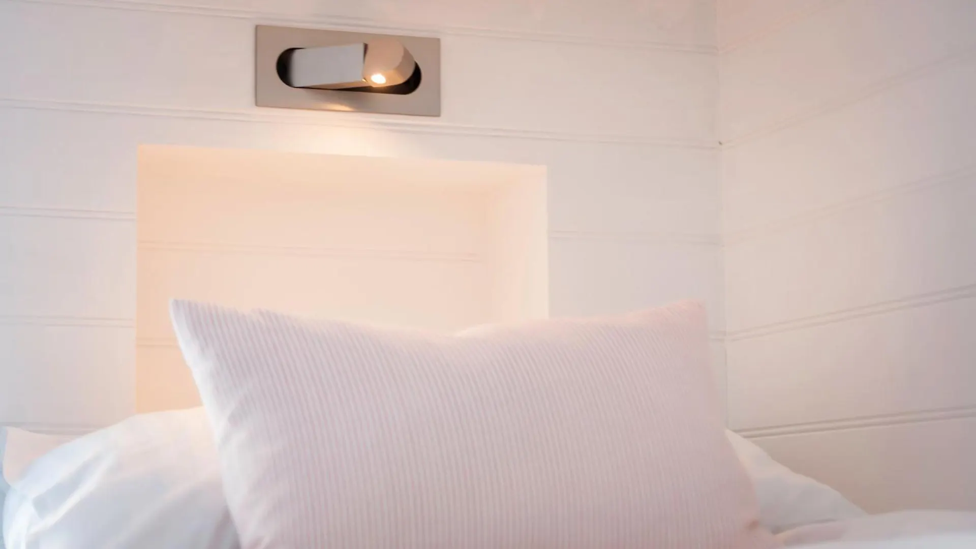 View - Stylish Stay, Estuary Views & Luxury Access *