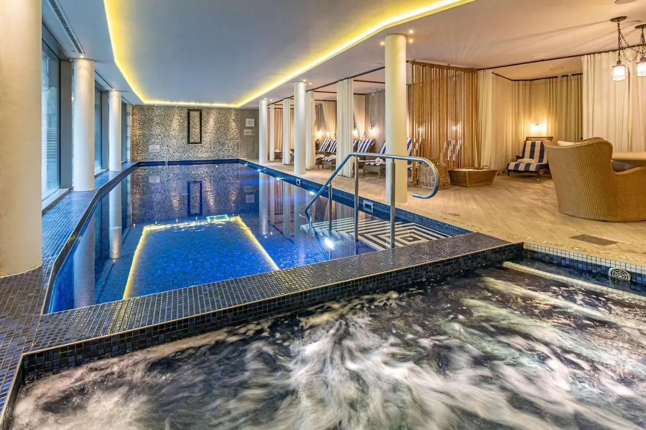 View - Stylish Stay, Estuary Views & Luxury Access *