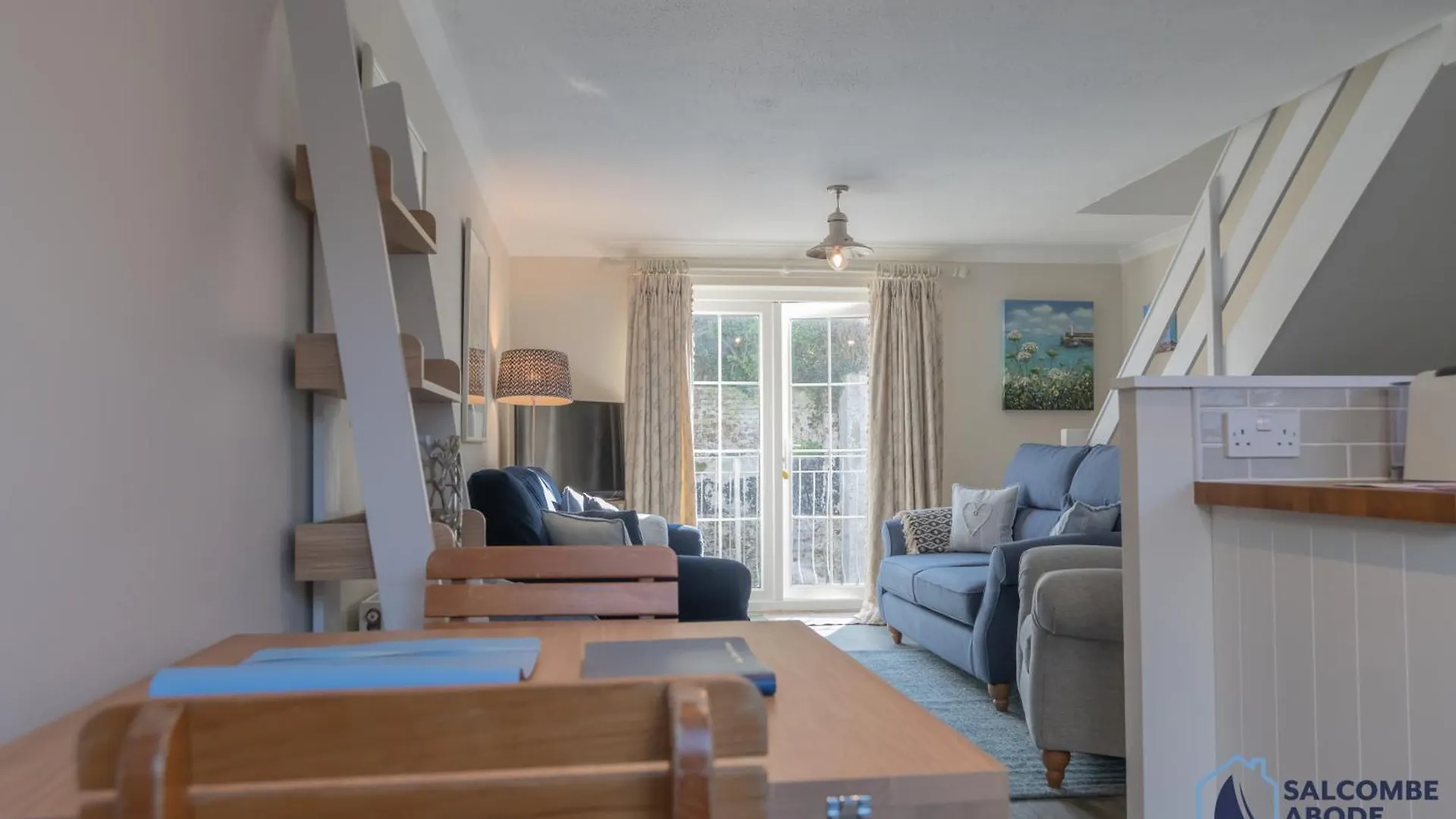 Escape - 3 Beds Of Coastal Luxury