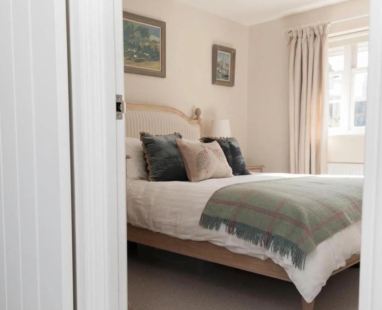 Escape - 3 Beds Of Coastal Luxury *