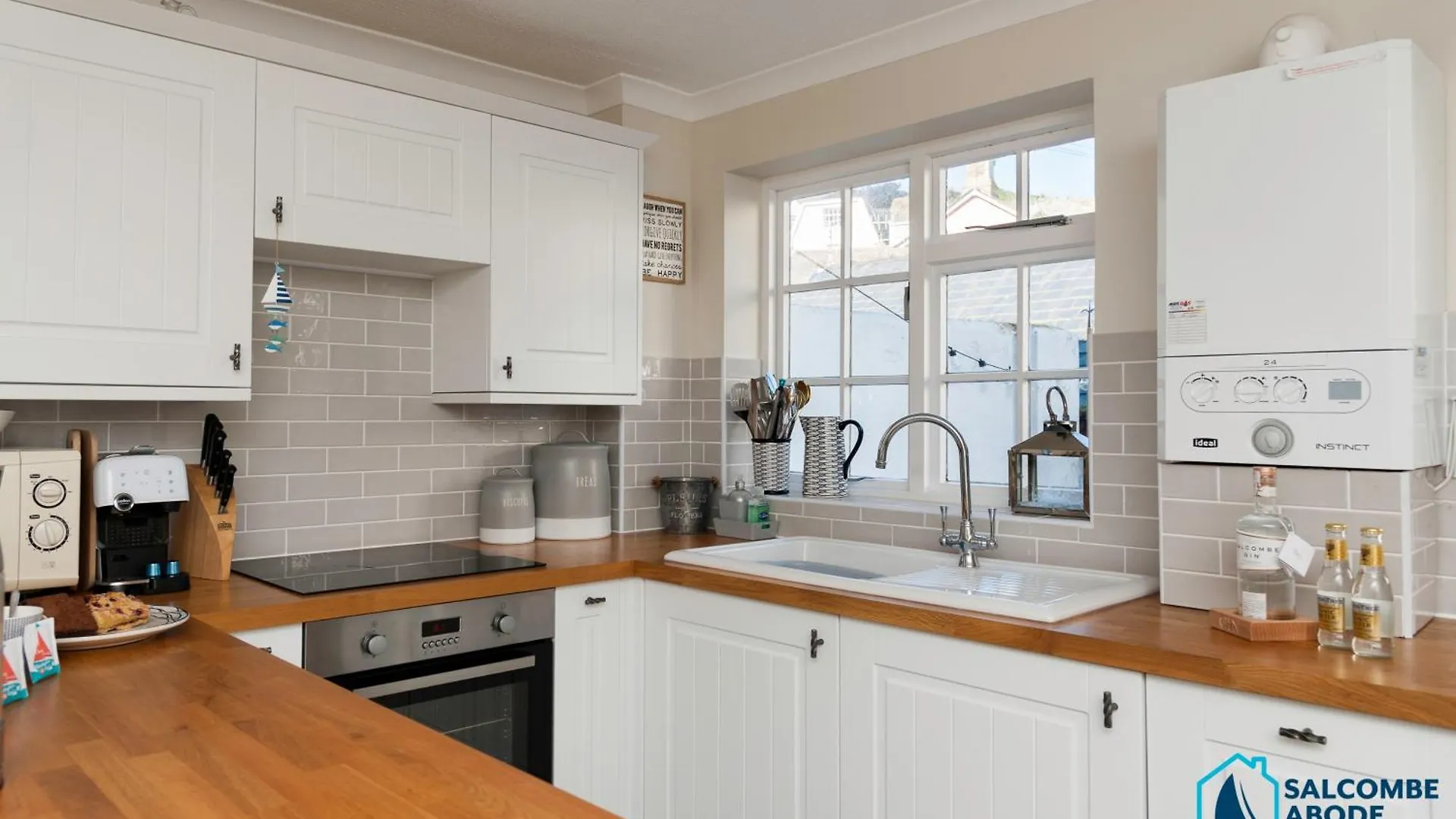 Escape - 3 Beds Of Coastal Luxury