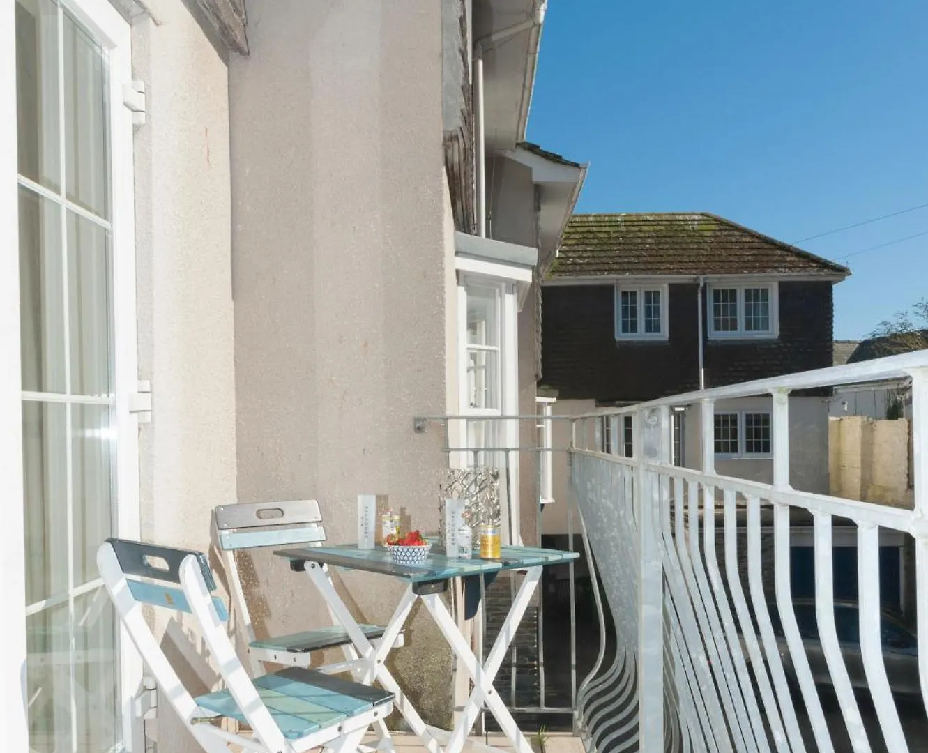 Escape - 3 Beds Of Coastal Luxury *