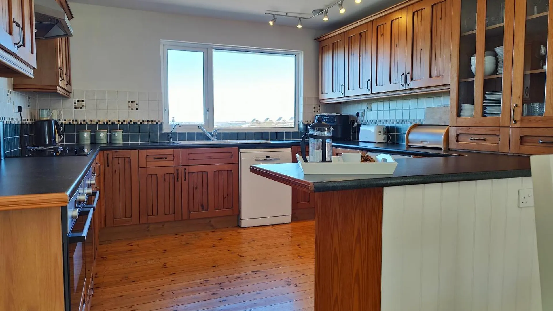 Family Escape - Garden, Parking, Pet Friendly Holiday home *