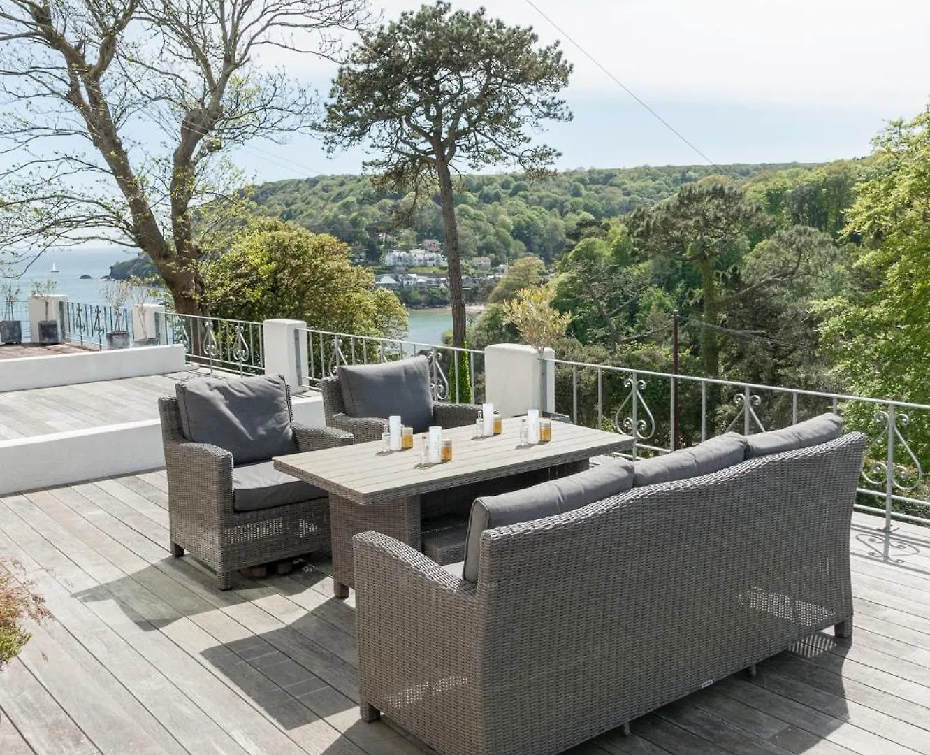 Elevated Coastal Escape - Breathtaking Views