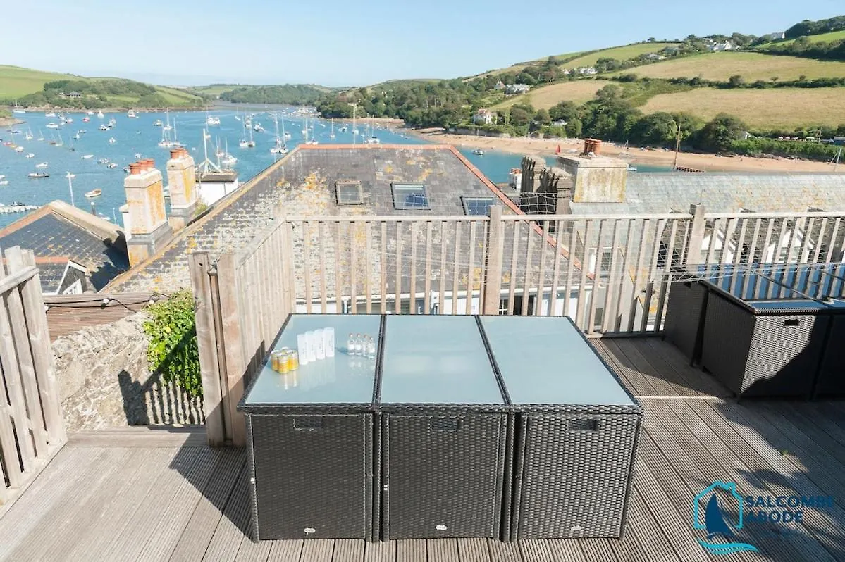 Absolute Heart Of - Estuary Views, Sauna, Hot Tub Holiday home