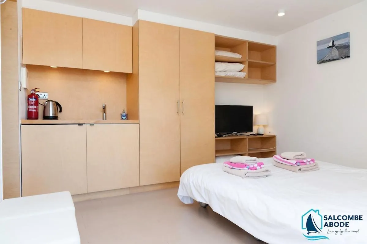 Absolute Heart Of - Estuary Views, Sauna, Hot Tub Holiday home