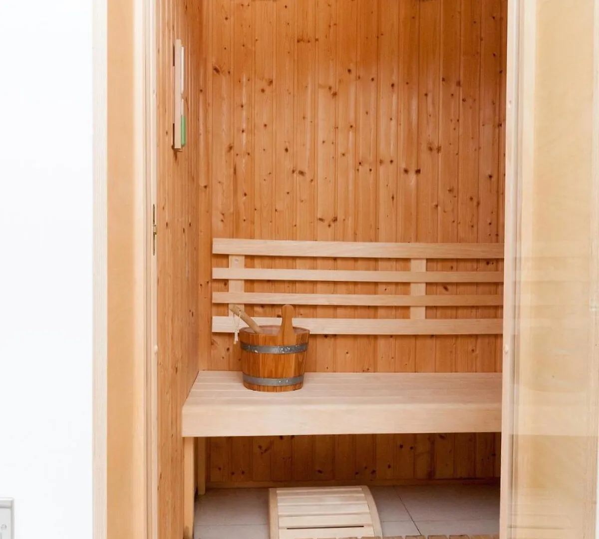 Absolute Heart Of - Estuary Views, Sauna, Hot Tub Holiday home