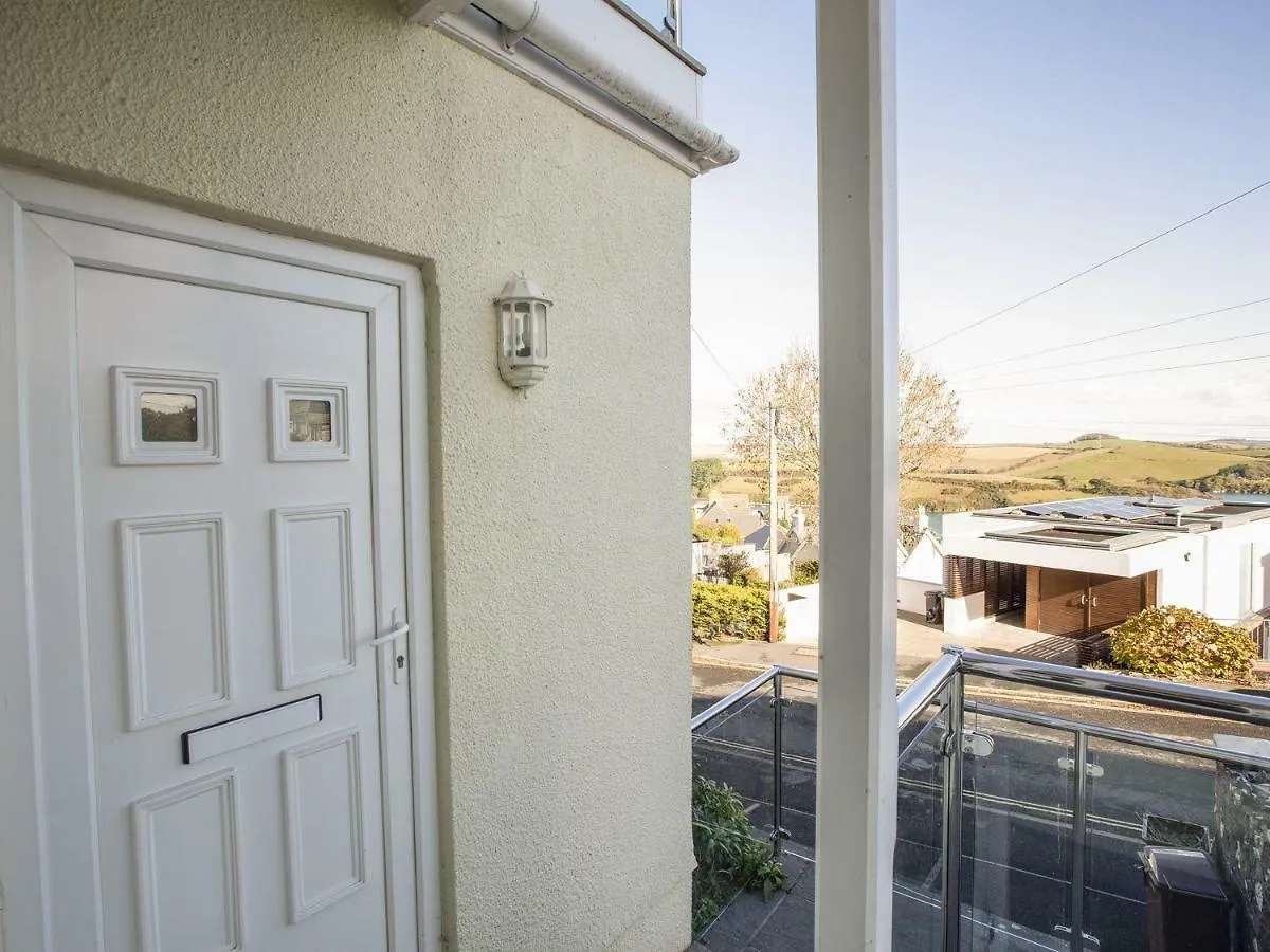 1 Lyndhurst *
