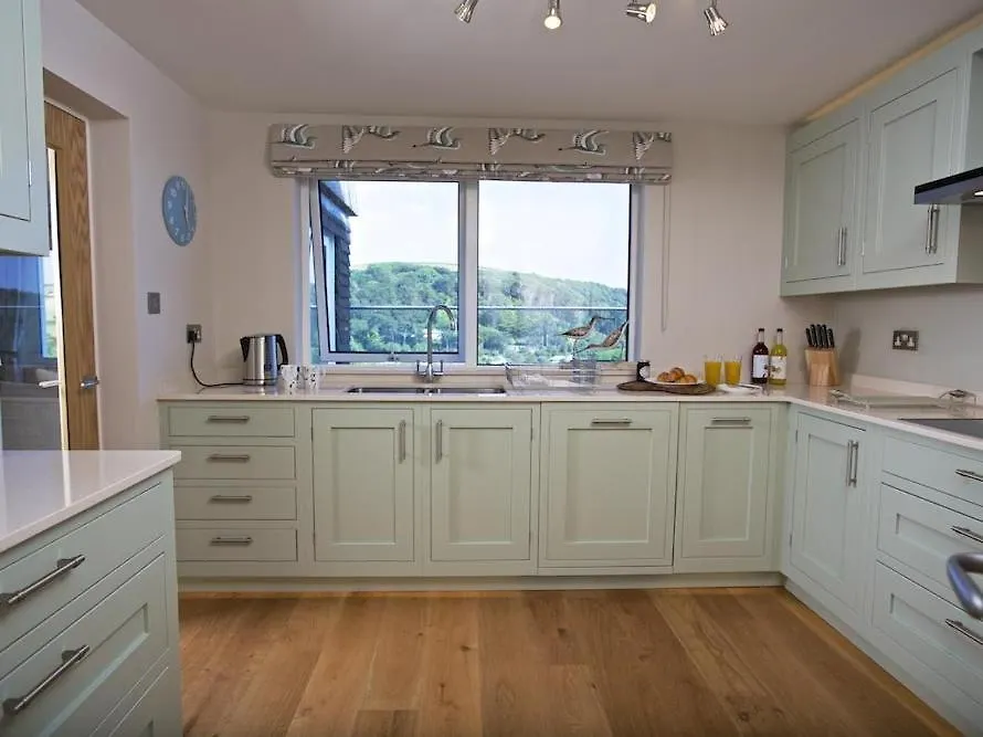 2 Hamstone Court Salcombe