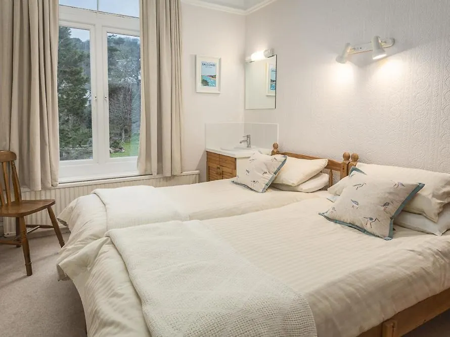 1 Hazeldene Salcombe