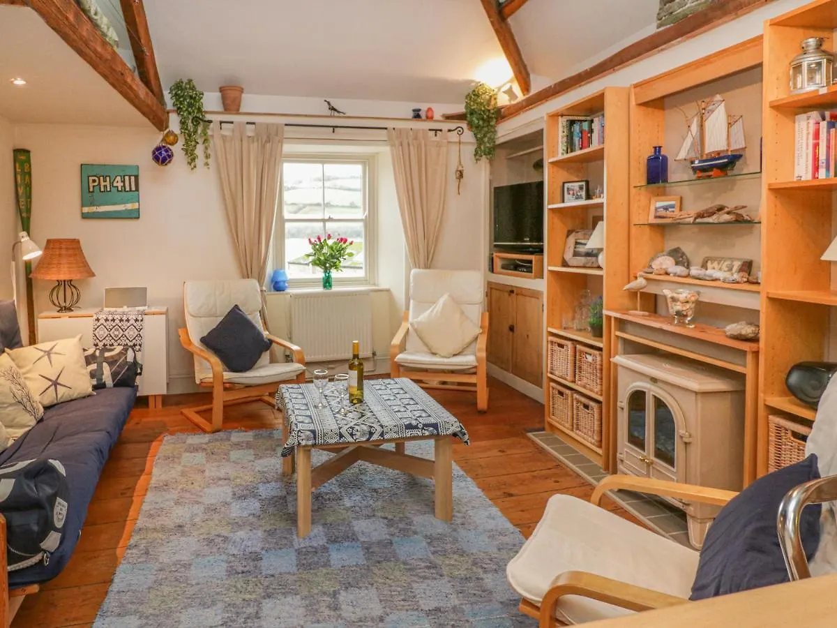 Lee Shore Holiday home