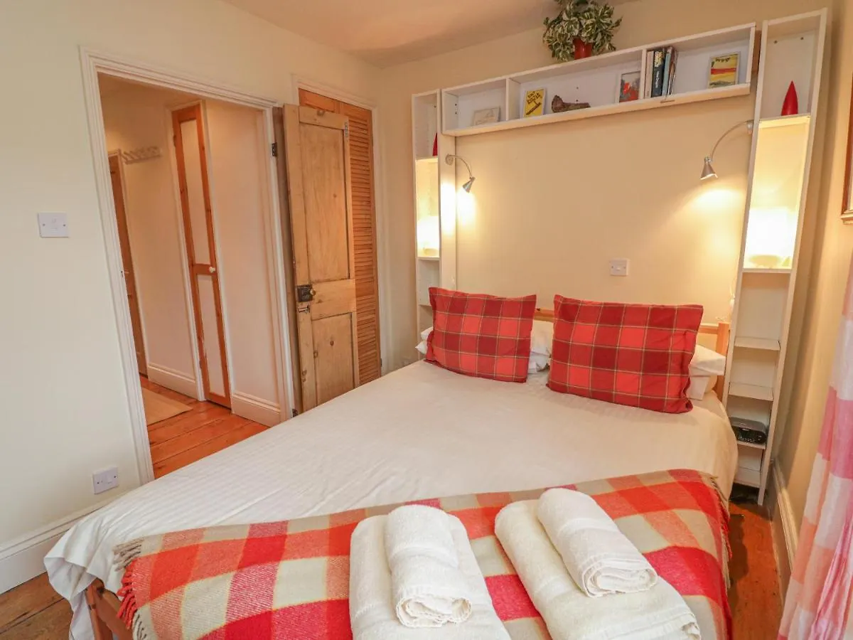 Lee Shore Holiday home