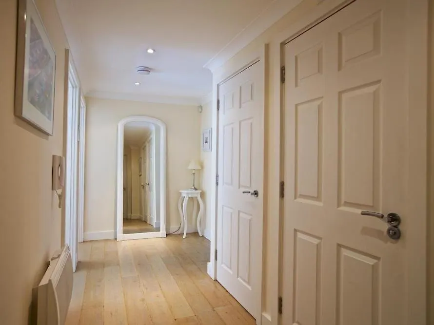 4 Bolt Head * Salcombe