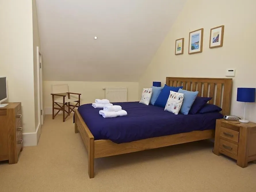 1 Combehaven