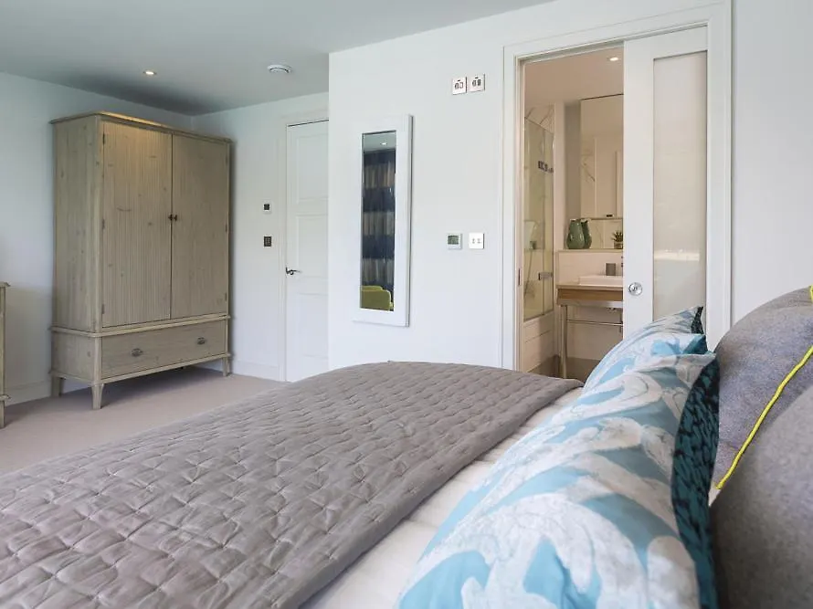 8, Estura Salcombe