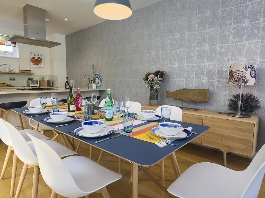 8, Estura Salcombe