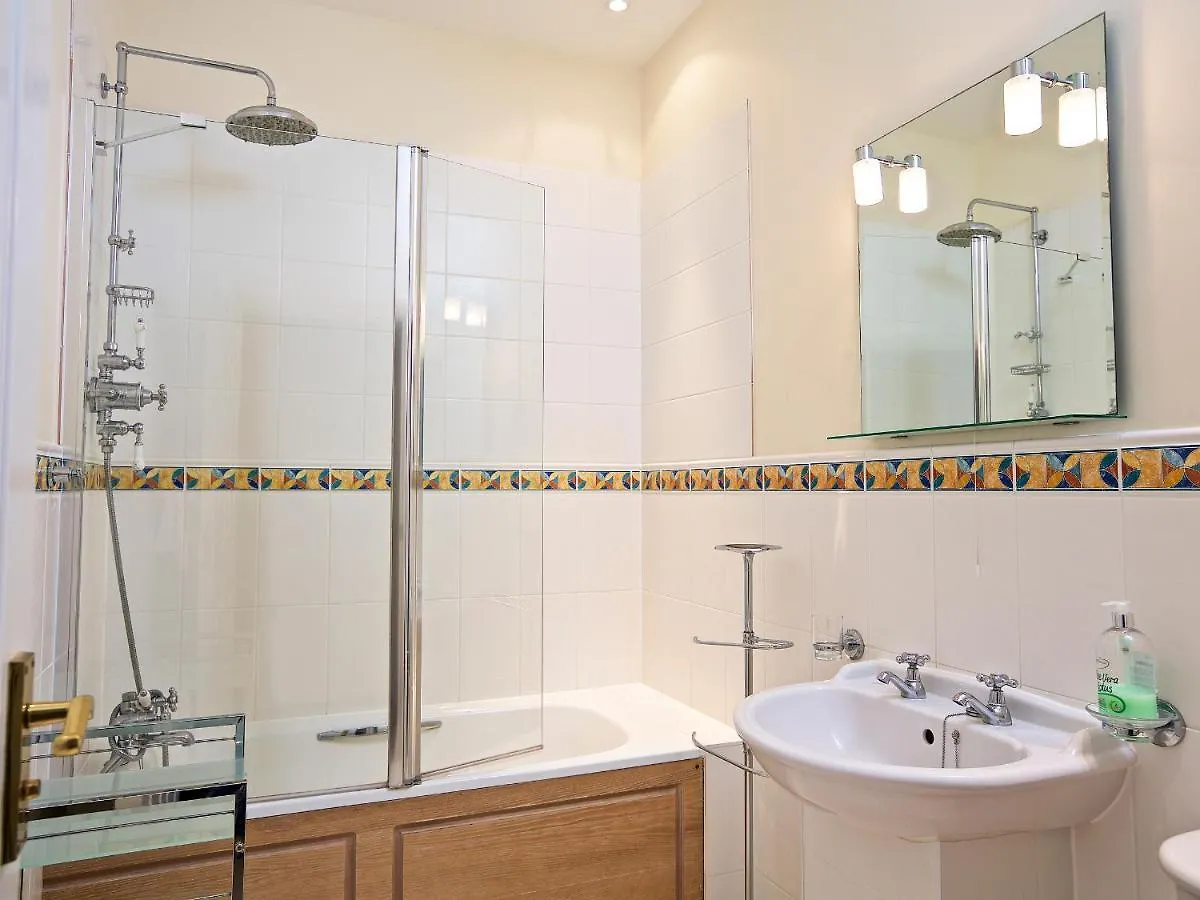 6 Grafton Towers Holiday home *