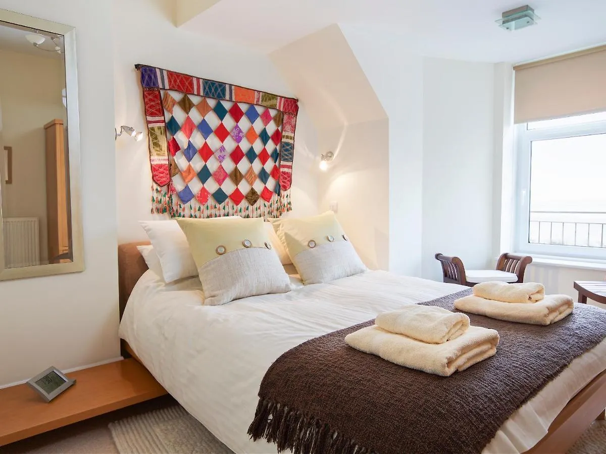 6 Grafton Towers Holiday home *
