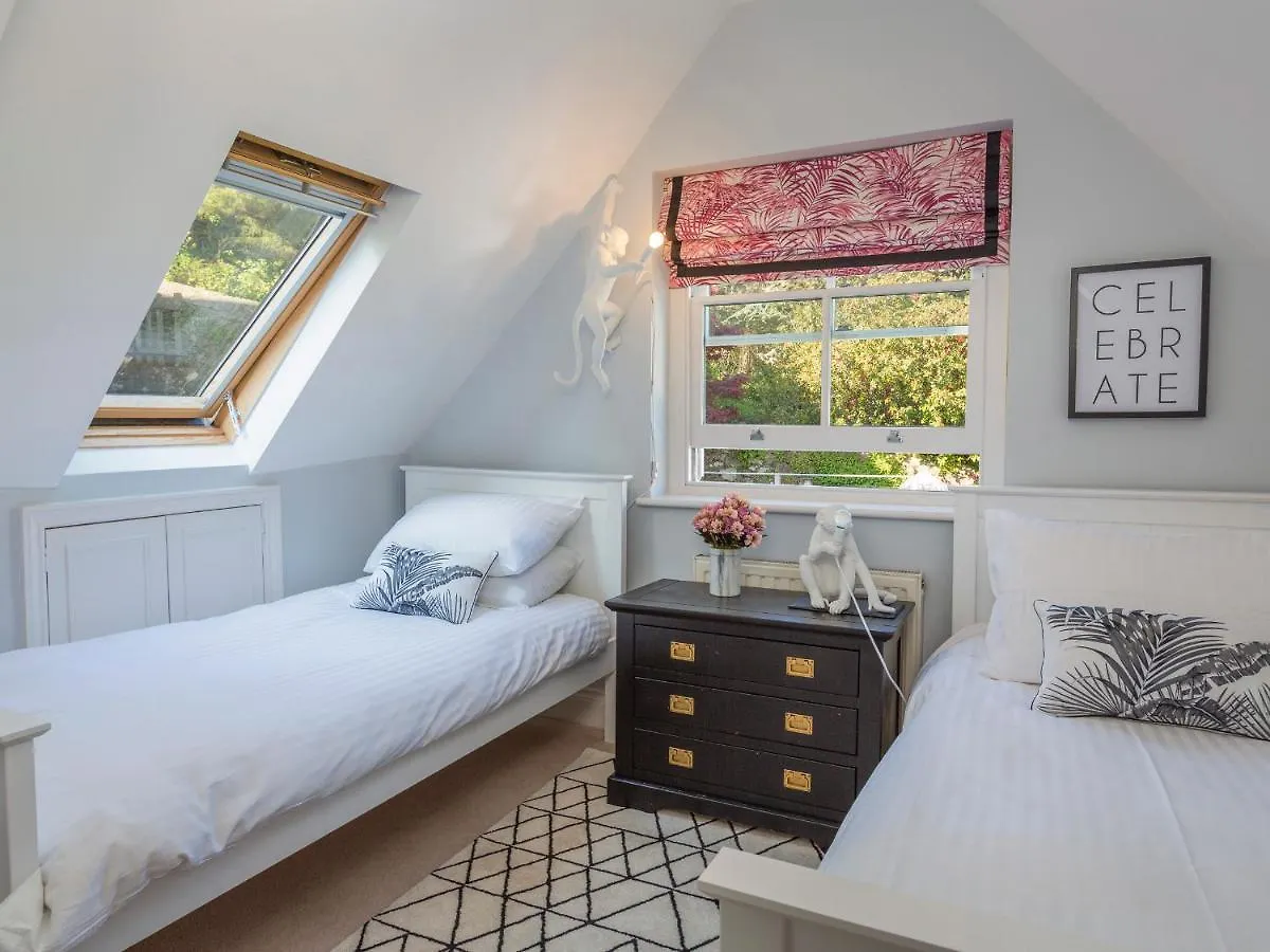 16 Courtenay Street * Salcombe
