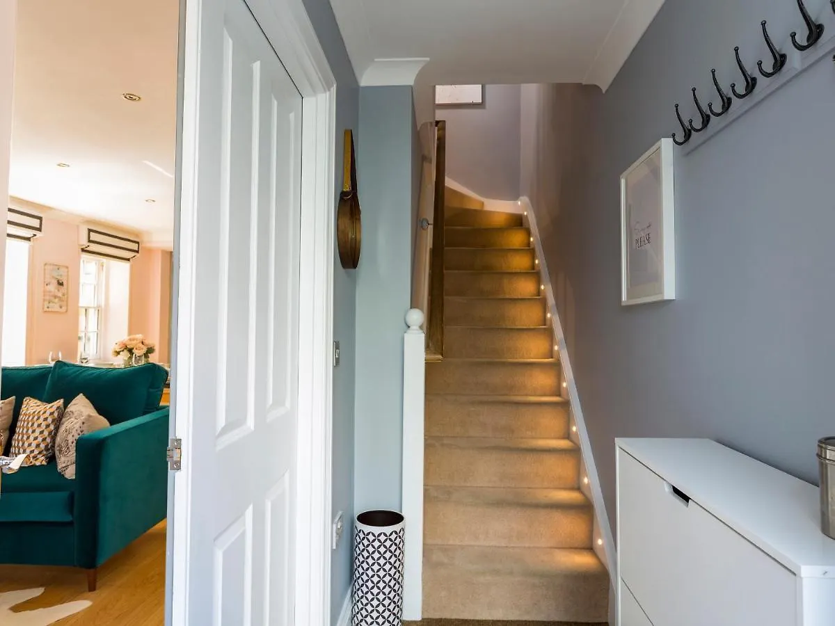 16 Courtenay Street *