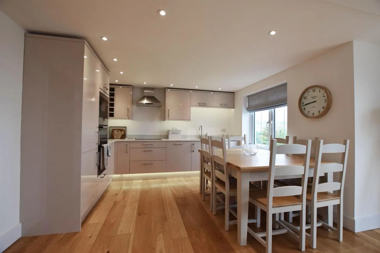 Halcyon - Contemporary 4 Bed Holiday In - Sleeps 8 Holiday home *
