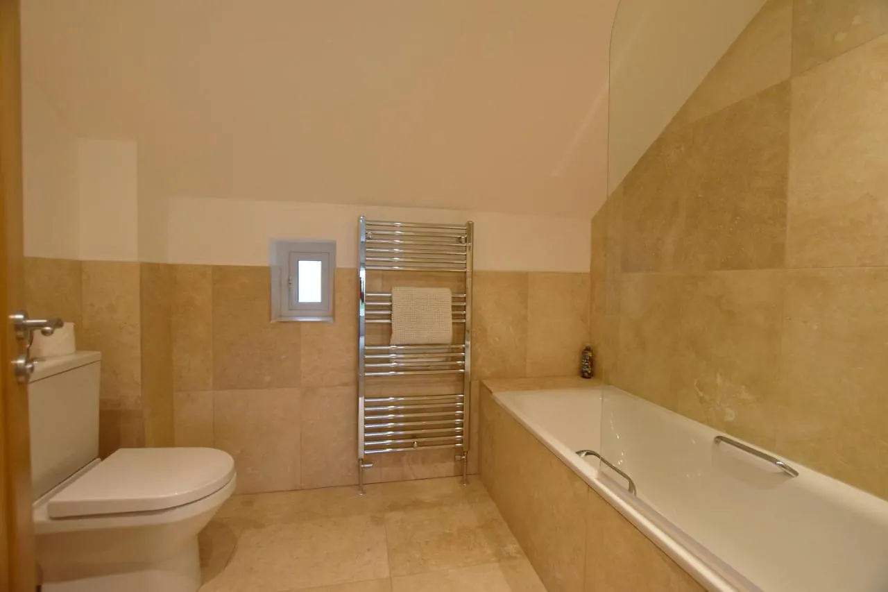 Holiday home Halcyon - Contemporary 4 Bed Holiday In - Sleeps 8 *
