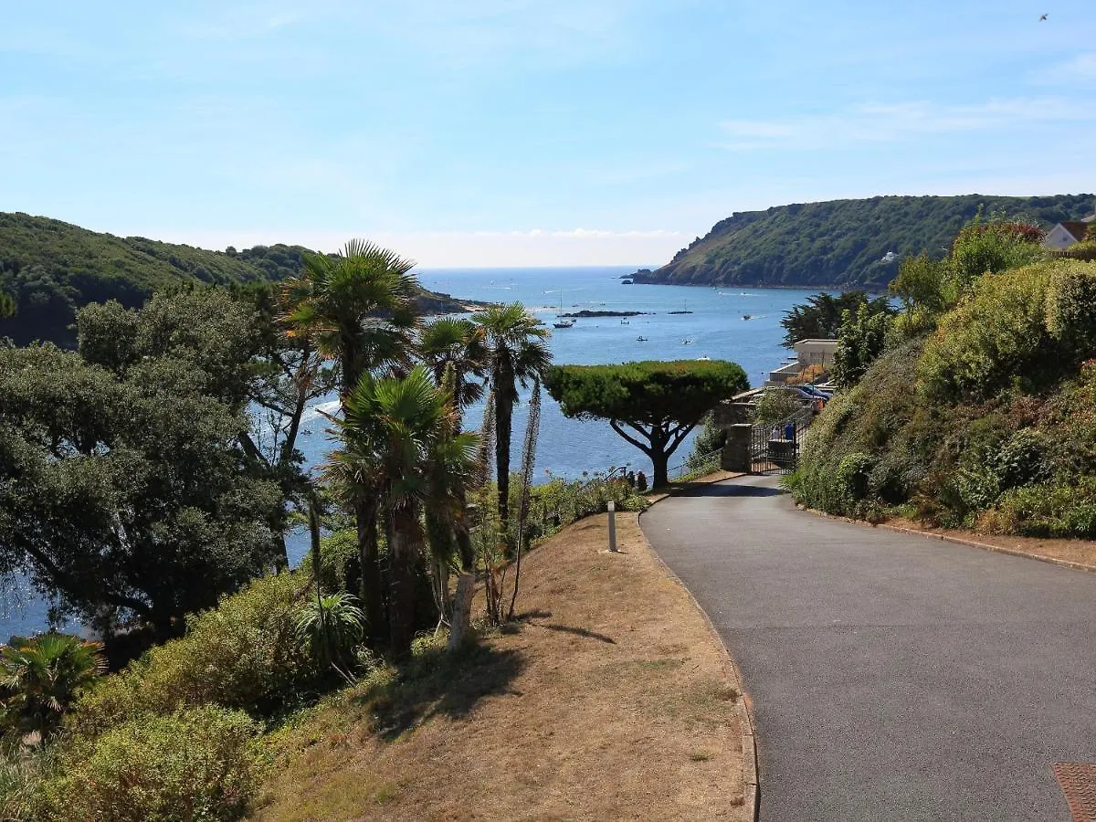 2 Poundstone Court * Salcombe