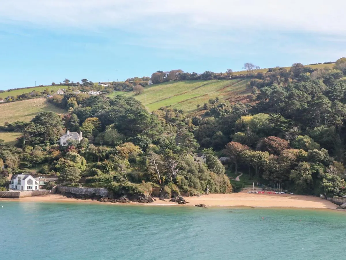 2 Poundstone Court * Salcombe