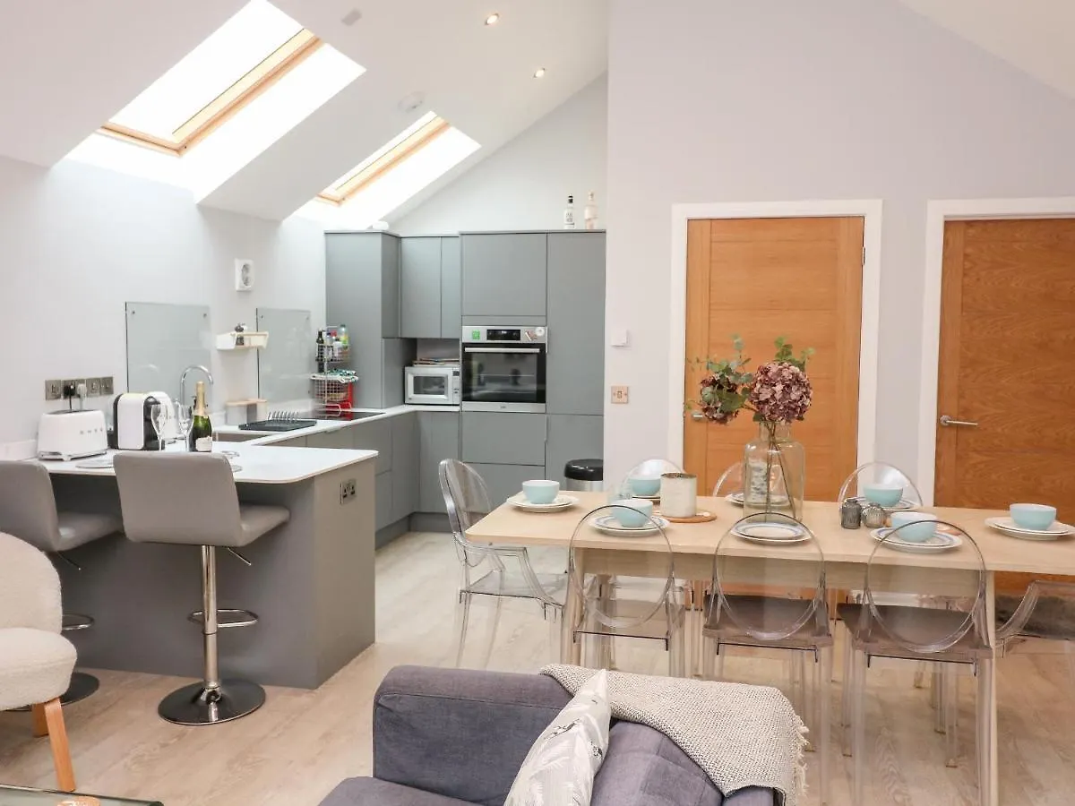 2 Russell Court Holiday home *