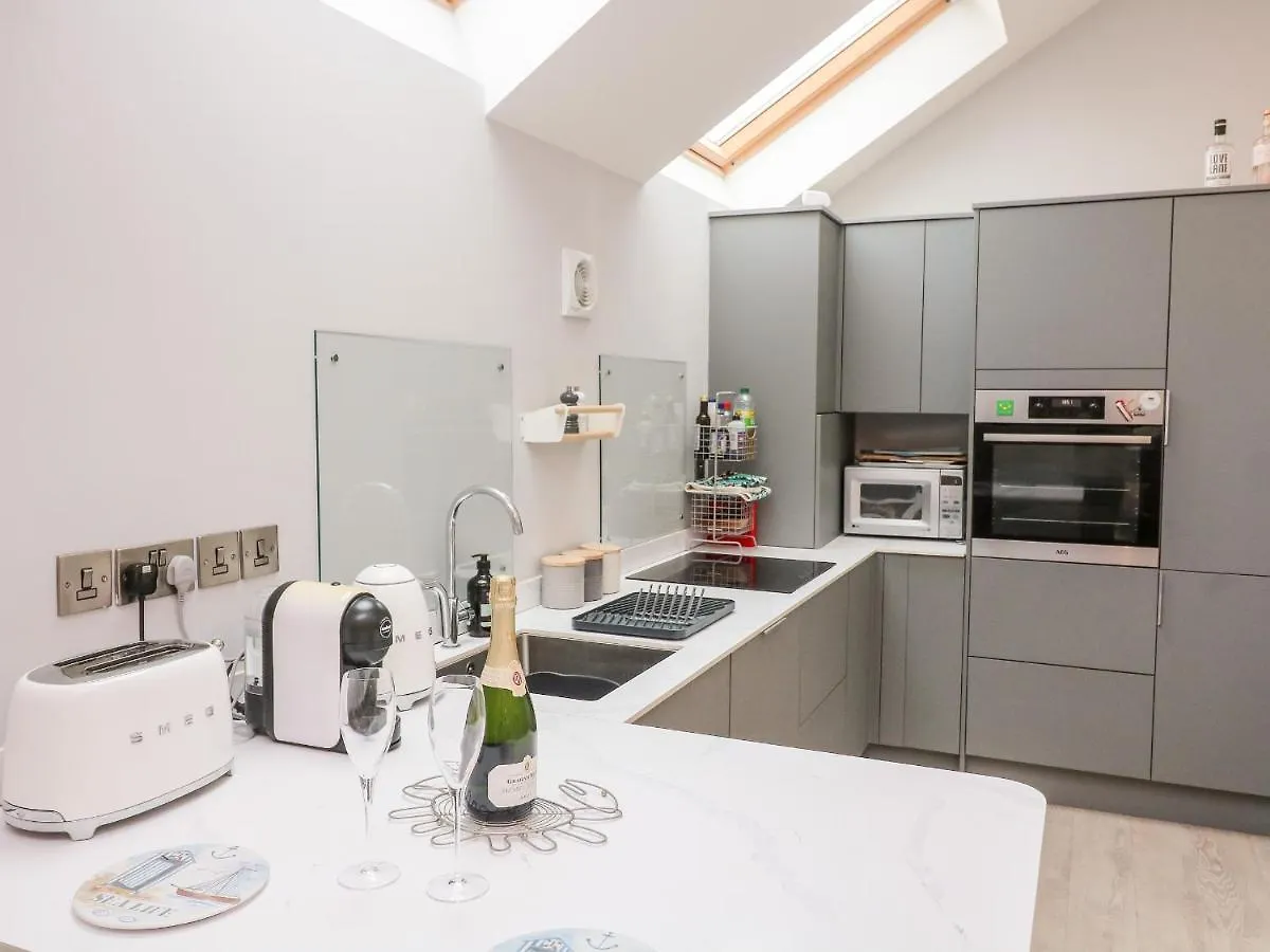 2 Russell Court Holiday home *