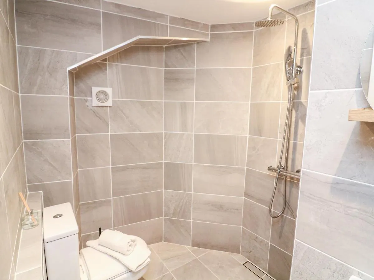 2 Russell Court Holiday home