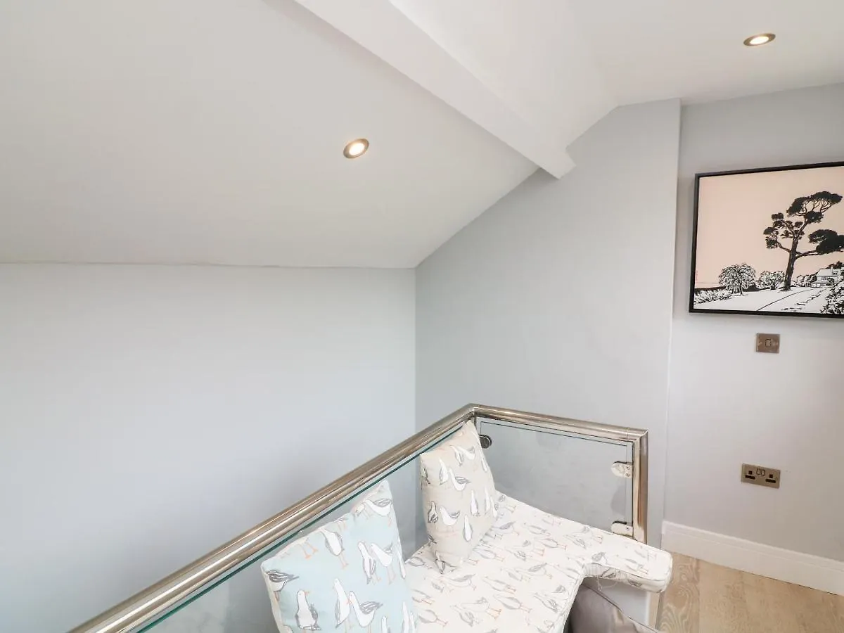 2 Russell Court * Salcombe